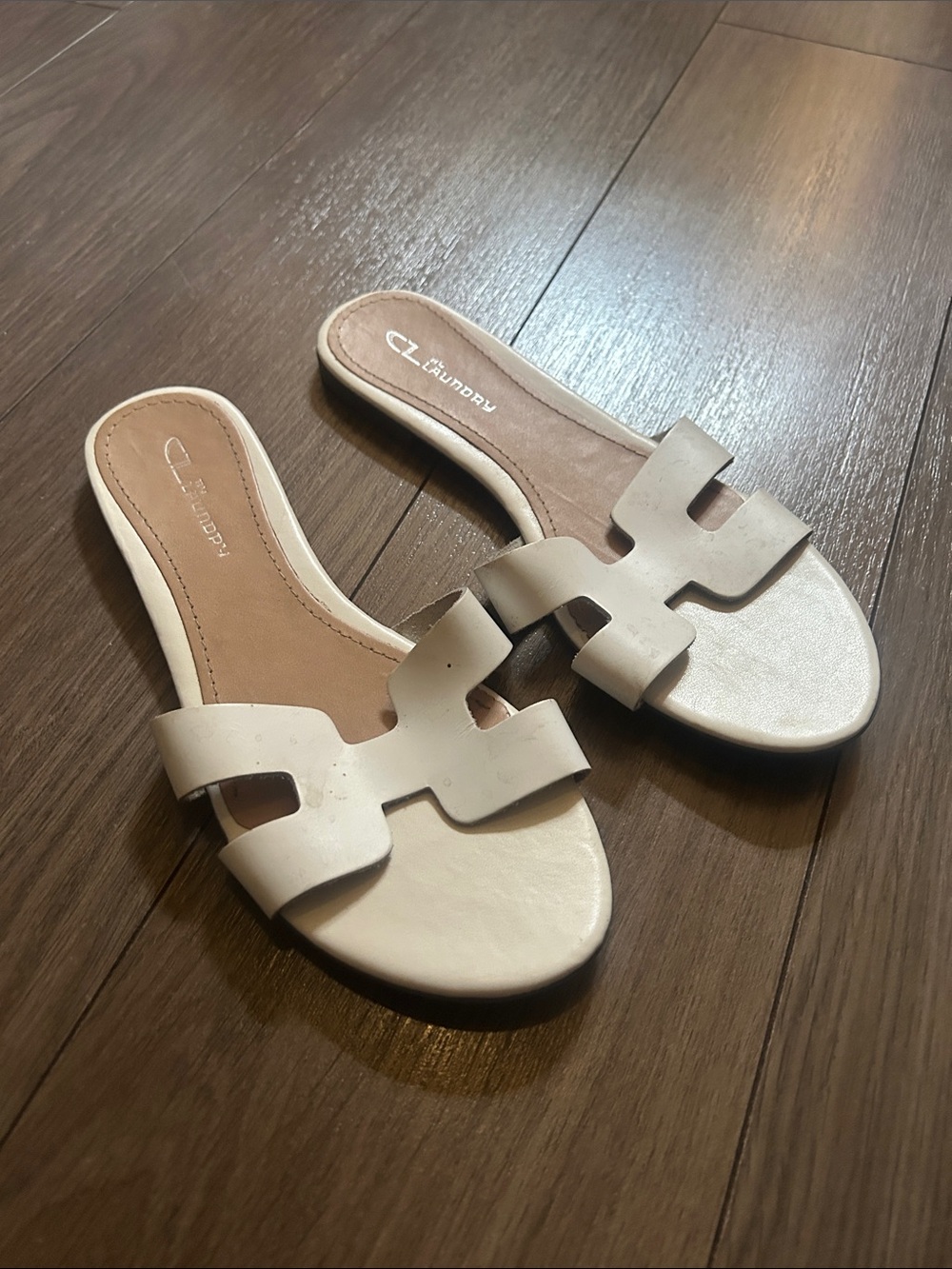 CL by Laundry Artist Leather slip on sandal Sz 8 | 39
